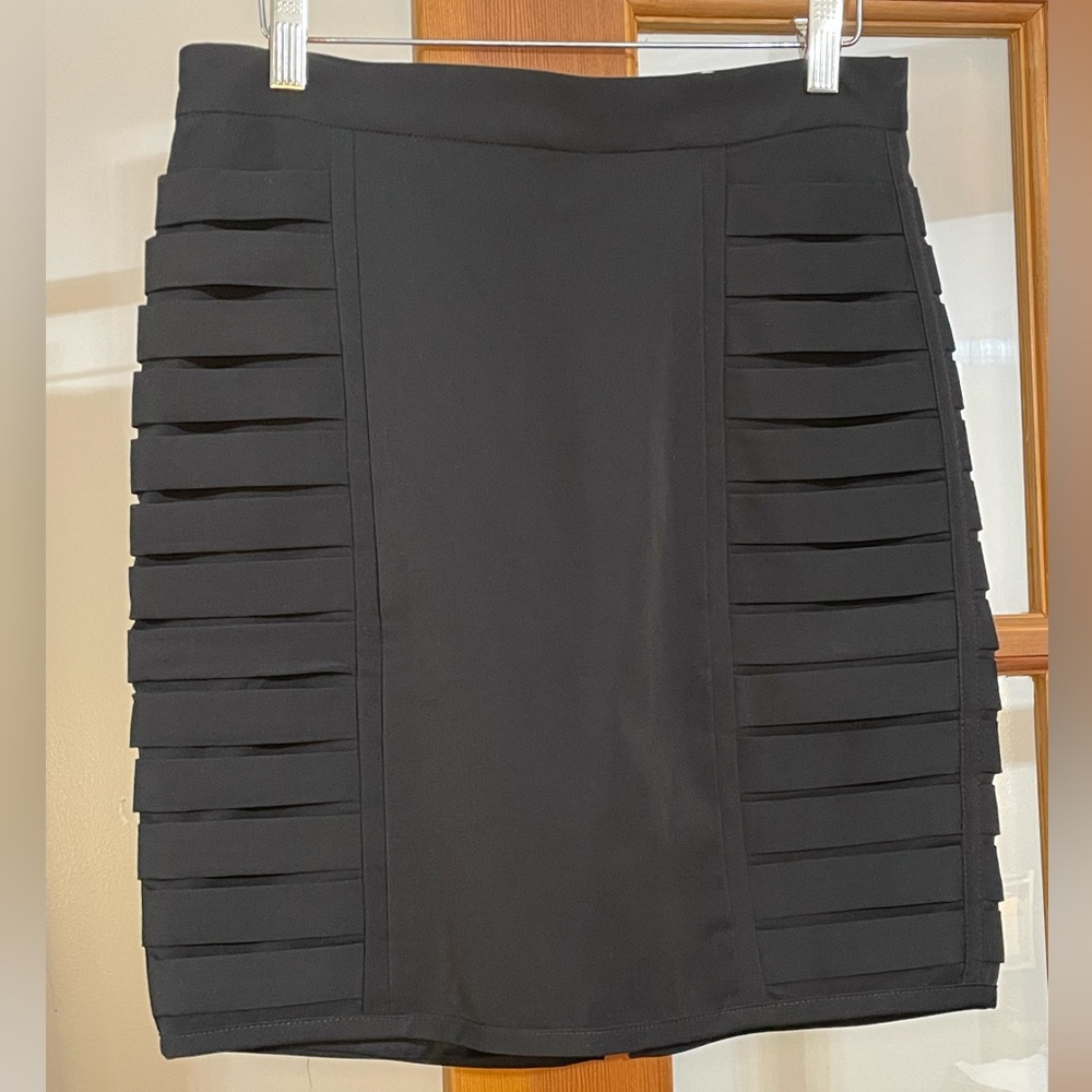 BCBGeneration NWT Black Knee Length Skirt Size 6